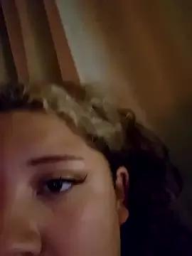 m0ondolly from StripChat is Freechat