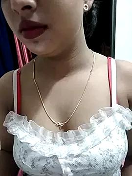 Photos of Maahhii_2 from StripChat is Freechat
