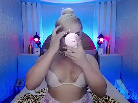 Check-out your craziest wishes with our pick of gaming cams models, featuring big knockers, round tails and tight twats.