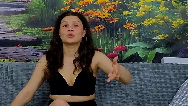 MadameDeFeu from StripChat