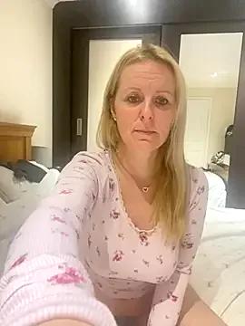 madamlillyrose from StripChat is Freechat