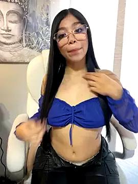Maddy_Piink from StripChat is Freechat