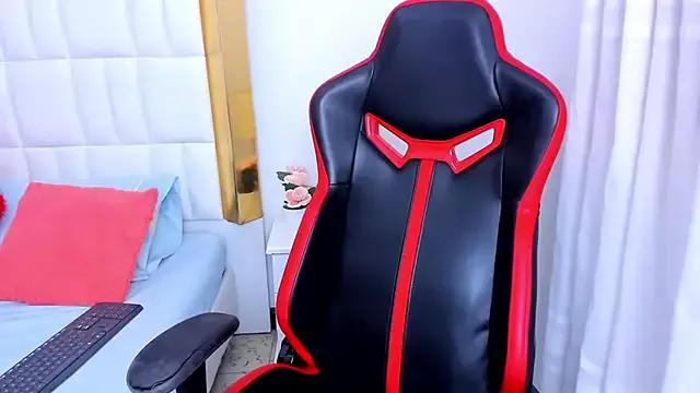 Check-out your craziest wishes with our pick of gaming cams models, featuring big knockers, round tails and tight twats.