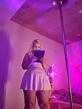 Check-out your craziest wishes with our pick of gaming cams models, featuring big knockers, round tails and tight twats.