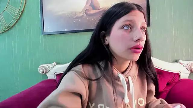 Madhi_evans from StripChat is Freechat