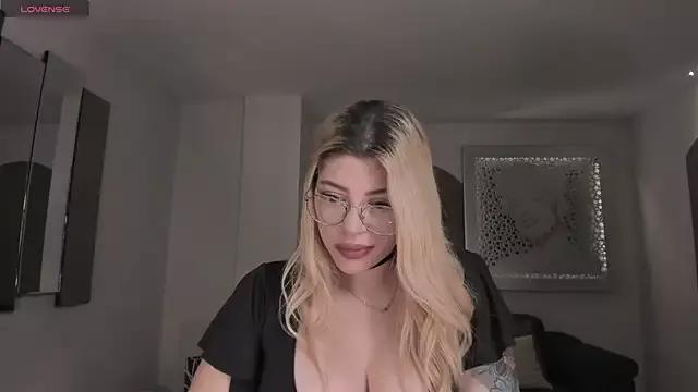 Check-out your craziest wishes with our pick of gaming cams models, featuring big knockers, round tails and tight twats.