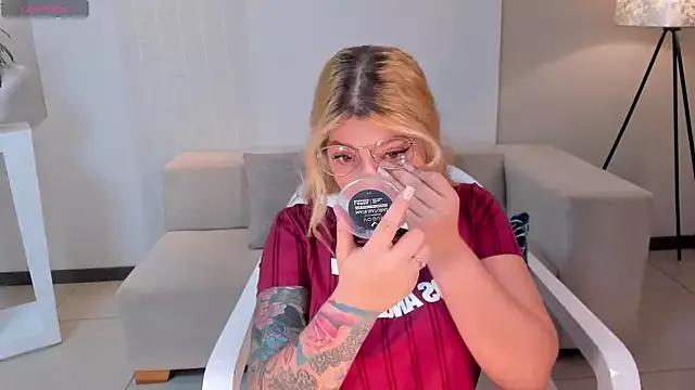 Check-out your craziest wishes with our pick of gaming cams models, featuring big knockers, round tails and tight twats.