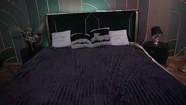 Check-out your craziest wishes with our pick of gaming cams models, featuring big knockers, round tails and tight twats.