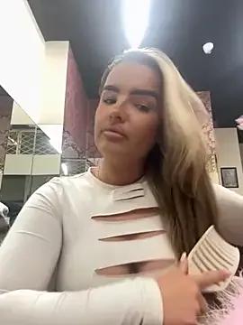 maisiesmithx from StripChat is Freechat