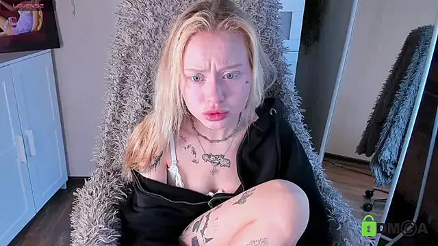 MalenaErnman from StripChat is Freechat
