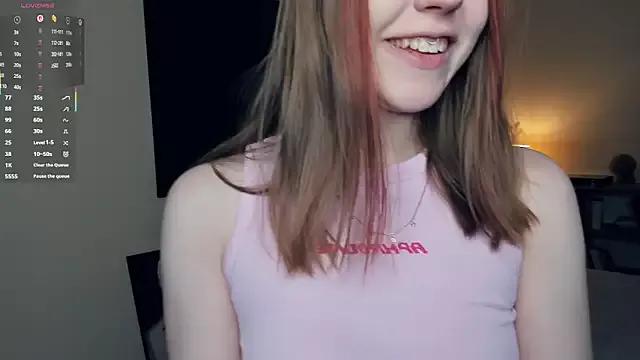 MaliaBourraine from StripChat is Freechat