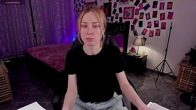 Check-out your craziest wishes with our pick of gaming cams models, featuring big knockers, round tails and tight twats.