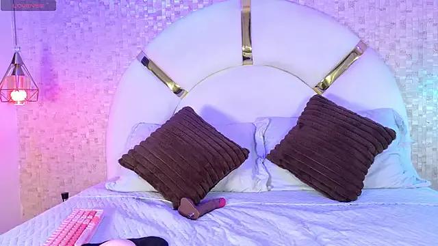 Check-out your craziest wishes with our pick of gaming cams models, featuring big knockers, round tails and tight twats.