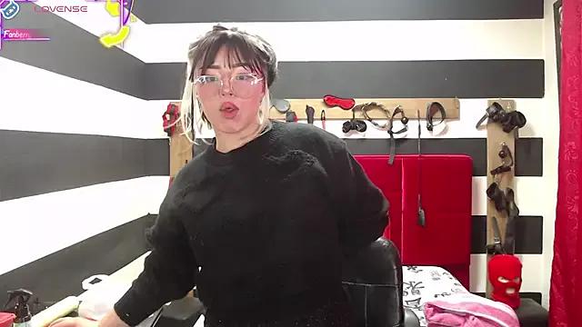 Check-out your craziest wishes with our pick of gaming cams models, featuring big knockers, round tails and tight twats.