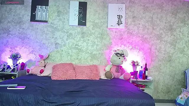 Check-out your craziest wishes with our pick of gaming cams models, featuring big knockers, round tails and tight twats.