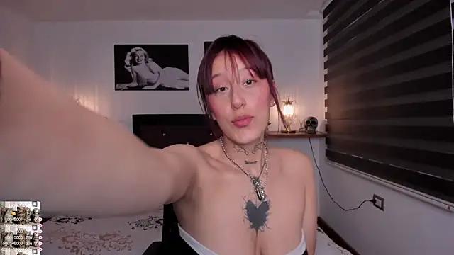 Check-out your craziest wishes with our pick of gaming cams models, featuring big knockers, round tails and tight twats.