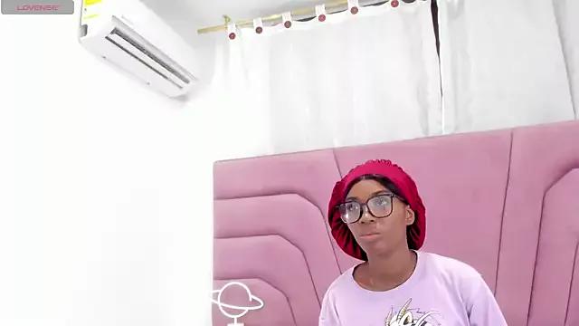 MarianRosse from StripChat is Freechat