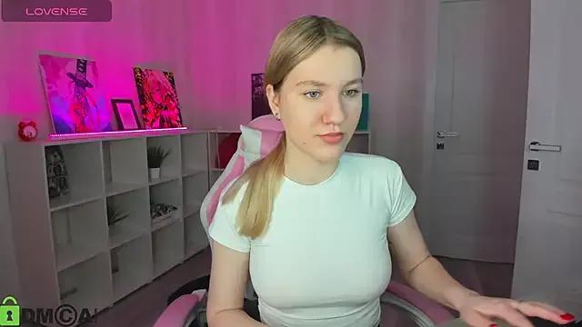 Check-out your craziest wishes with our pick of gaming cams models, featuring big knockers, round tails and tight twats.