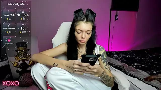 Check-out your craziest wishes with our pick of gaming cams models, featuring big knockers, round tails and tight twats.