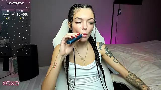 Check-out your craziest wishes with our pick of gaming cams models, featuring big knockers, round tails and tight twats.