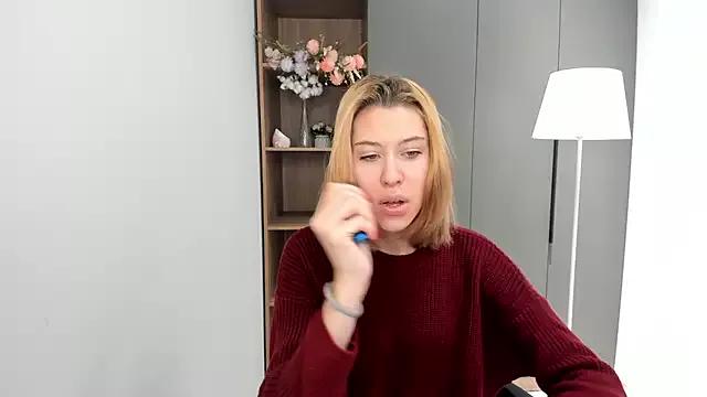 MariePelyo from StripChat is Freechat