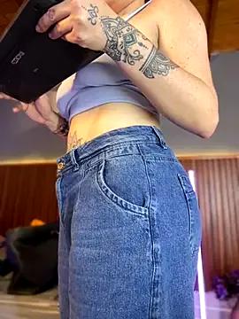 Check-out your craziest wishes with our pick of gaming cams models, featuring big knockers, round tails and tight twats.