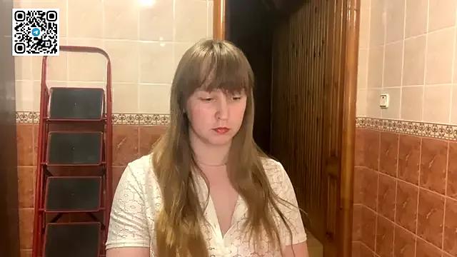 MaroonMoon_ from StripChat is Freechat
