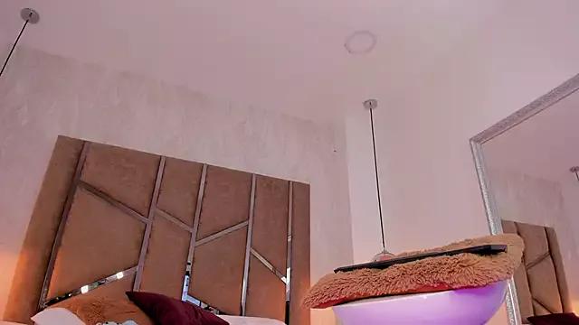 Martinaa_Jones_ from StripChat is Freechat