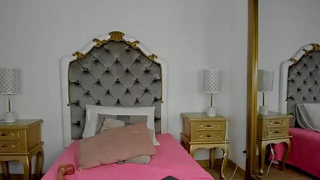 Check-out your craziest wishes with our pick of gaming cams models, featuring big knockers, round tails and tight twats.