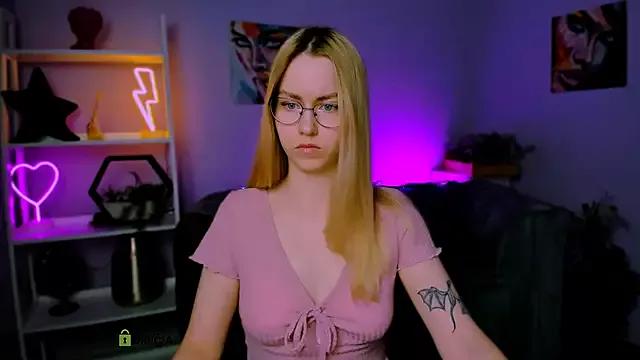 Check-out your craziest wishes with our pick of gaming cams models, featuring big knockers, round tails and tight twats.