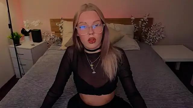 Check-out your craziest wishes with our pick of gaming cams models, featuring big knockers, round tails and tight twats.