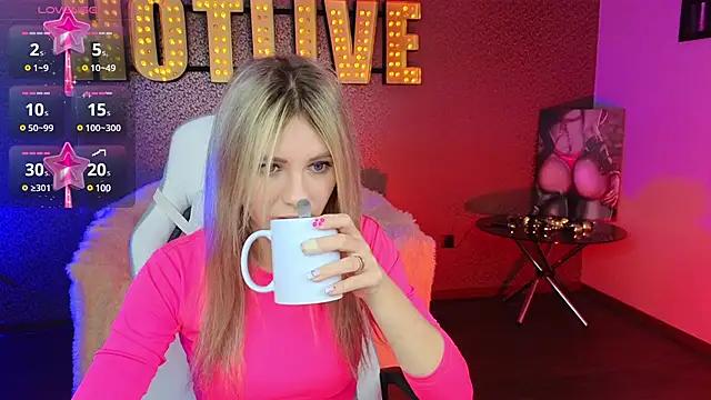 Check-out your craziest wishes with our pick of gaming cams models, featuring big knockers, round tails and tight twats.
