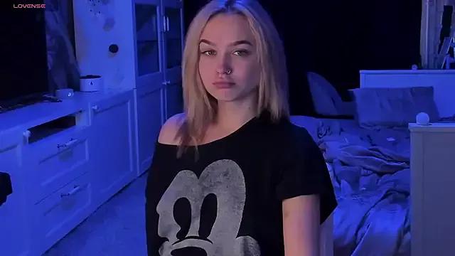 MaryDreaminess from StripChat is Freechat