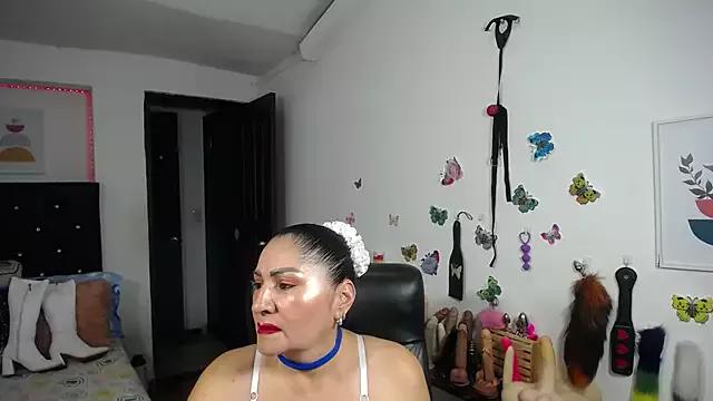 Check-out your craziest wishes with our pick of gaming cams models, featuring big knockers, round tails and tight twats.