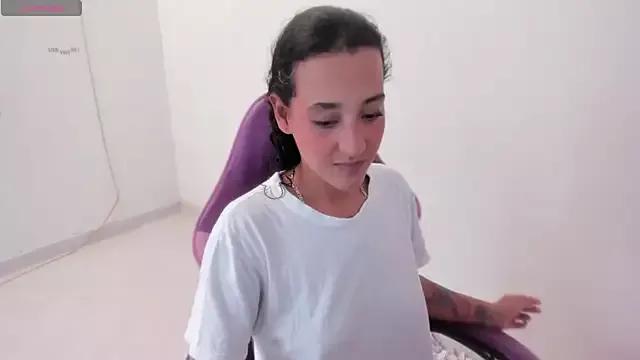mavictoria from StripChat is Freechat