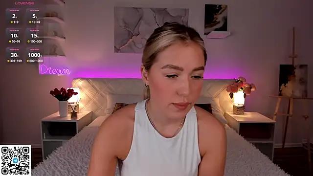 Mavis_Willis from StripChat is Freechat