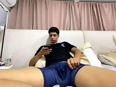 Max_TheHorseDick from StripChat is Freechat