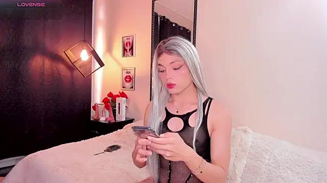 Check-out your craziest wishes with our pick of gaming cams models, featuring big knockers, round tails and tight twats.