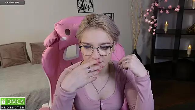 Check-out your craziest wishes with our pick of gaming cams models, featuring big knockers, round tails and tight twats.