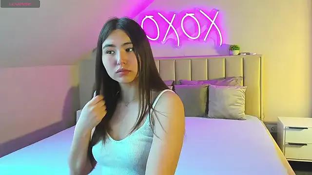 Megan_Williamms from StripChat is Freechat