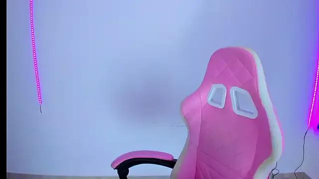 Check-out your craziest wishes with our pick of gaming cams models, featuring big knockers, round tails and tight twats.
