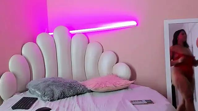 MelanieKanee from StripChat is Freechat