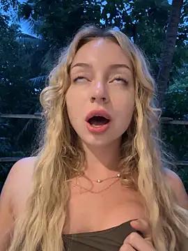 Check-out your craziest wishes with our pick of gaming cams models, featuring big knockers, round tails and tight twats.