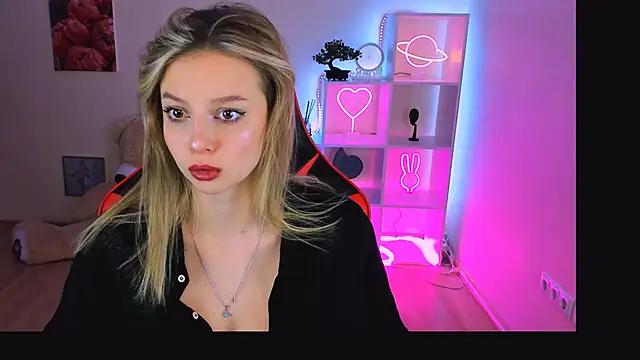 Check-out your craziest wishes with our pick of gaming cams models, featuring big knockers, round tails and tight twats.