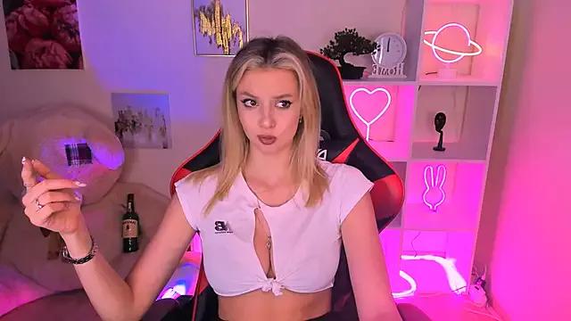 Check-out your craziest wishes with our pick of gaming cams models, featuring big knockers, round tails and tight twats.