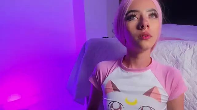 Check-out your craziest wishes with our pick of gaming cams models, featuring big knockers, round tails and tight twats.