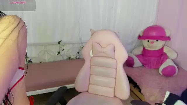 Check-out your craziest wishes with our pick of gaming cams models, featuring big knockers, round tails and tight twats.