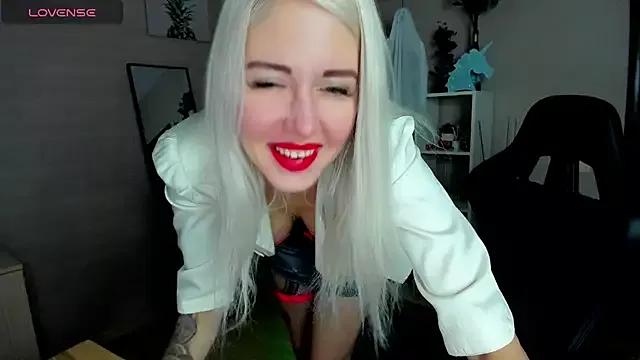 Check-out your craziest wishes with our pick of gaming cams models, featuring big knockers, round tails and tight twats.