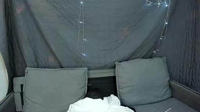 Mhelanny2 from StripChat is Freechat