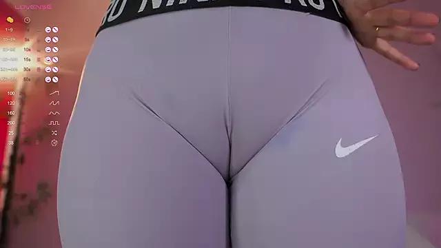 Photos of mia_colin1_ from StripChat is Freechat